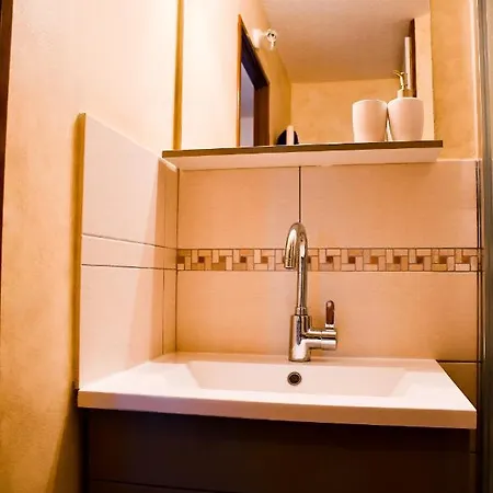 Your Near The Lift Apartment *